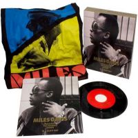 Threads + Grooves (Miles Runs The Voodoo Down - In A Silent Way) (7' LP + T-Shirt)