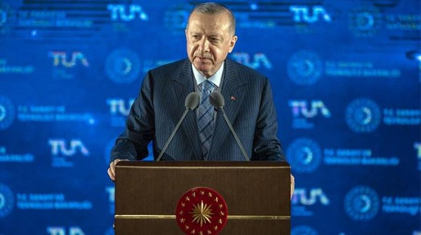 Cumhurbaşkanı Recep Tayyip Erdoğan '2023 sonunda kendi milli ve özgün hibrit roketimizle Ay'a ulaşarak sert iniş gerçekleştireceğiz' dedi.