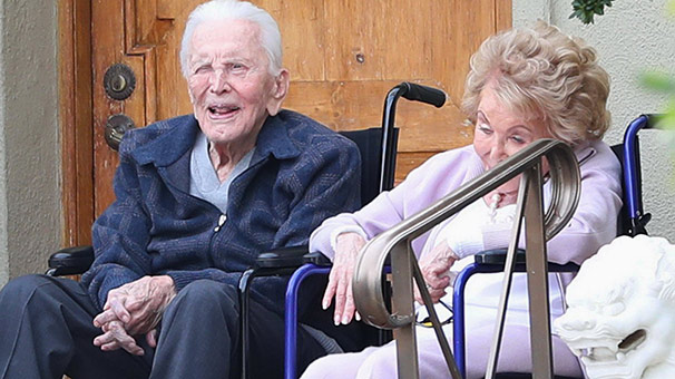 Kirk Douglas'a 102'nci doğum günü partisi