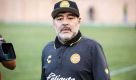 Arjantinli futbol efsanesi Diego Armando Maradona Buenos Aires eyaletine bağlı Tigre kentinde, kalp ve akciğer problemi nedeniyle hayatını kaybetti.