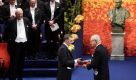 Türk bilim adamı Aziz Sancar, 2015 yılı Nobel Kimya Ödülü'nü İsveç Kralı 16'ncı Gustaf'ın elinden aldı.